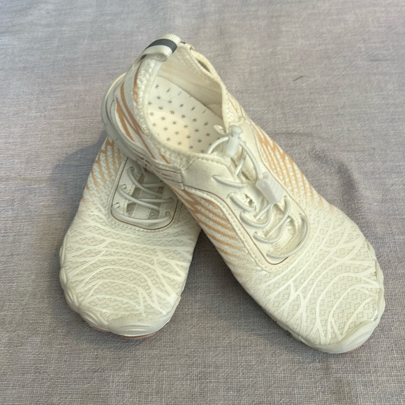 Unique shoes - Picture 1 of 8